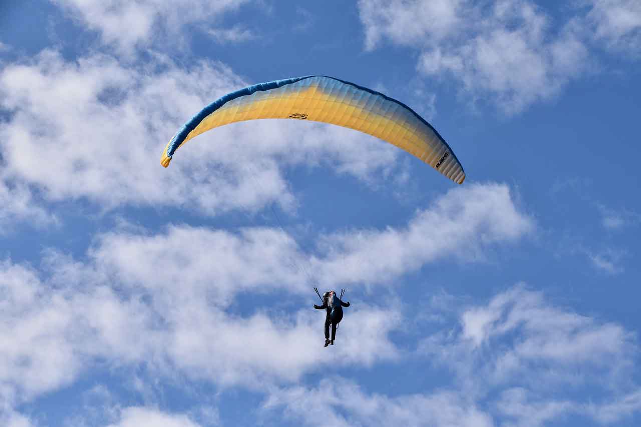 paragliding.jpg